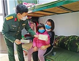 Sát cánh cùng nhân dân phòng, chống dịch